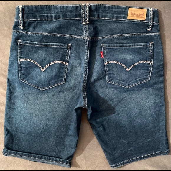 Levi’s shorts - Picture 3 of 3